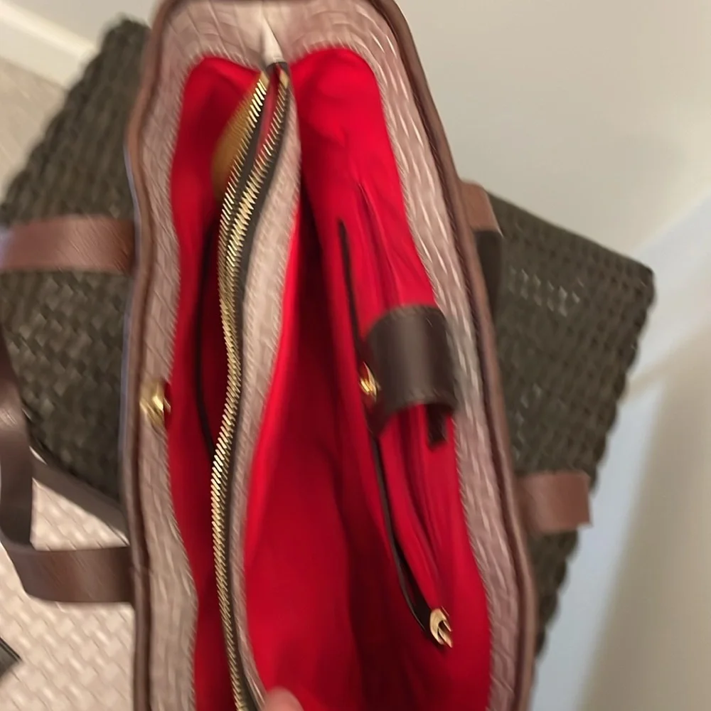 Dooney & Bourke large tote with wristlet - Picture 5 of 6